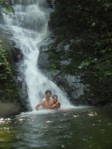 Zwemmen bij de waterval